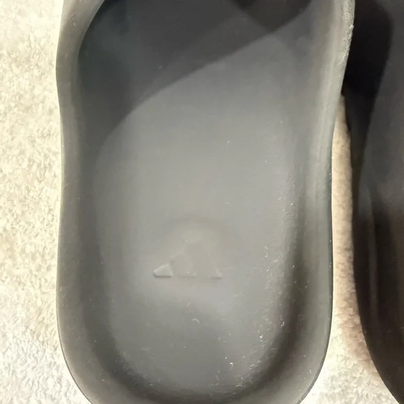 Kids Size 4 Youth Yeezy Onyx Black Slide Sandals - Picture 9 of 10